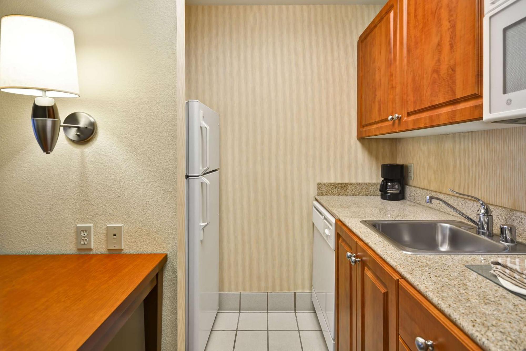 Homewood Suites By Hilton Newark-Wilmington South Area Екстериор снимка